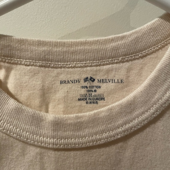 Brandy Melville t-shirt - Picture 2 of 3